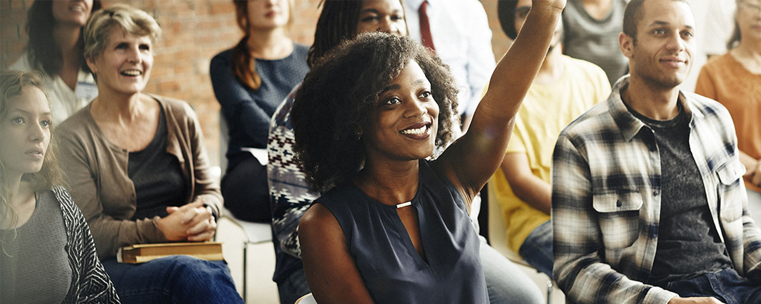 Career Campus - Women raining hand in class